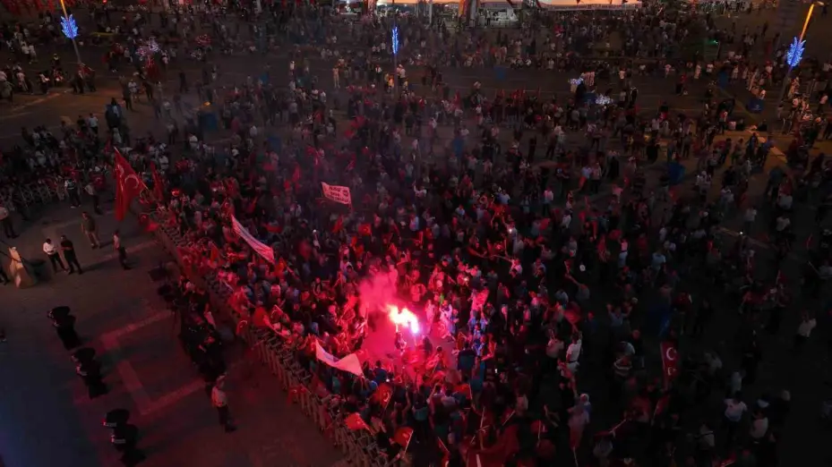 Kayseri’de 15 Temmuz’da vatandaşlar Cumhuriyet Meydanı’nı doldurdu