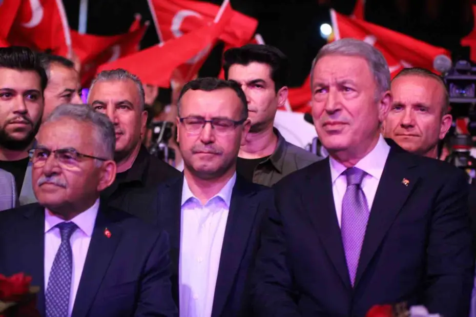 Kayseri’de 15 Temmuz’da vatandaşlar Cumhuriyet Meydanı’nı doldurdu