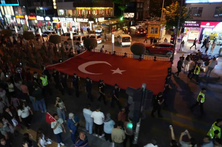 Niğde’de 15 Temmuz fener alayı düzenlendi