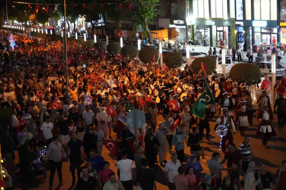 Niğde’de 15 Temmuz fener alayı düzenlendi