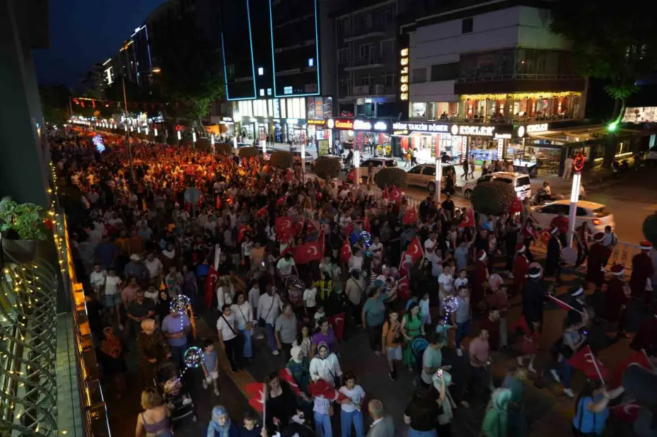 Niğde’de 15 Temmuz fener alayı düzenlendi