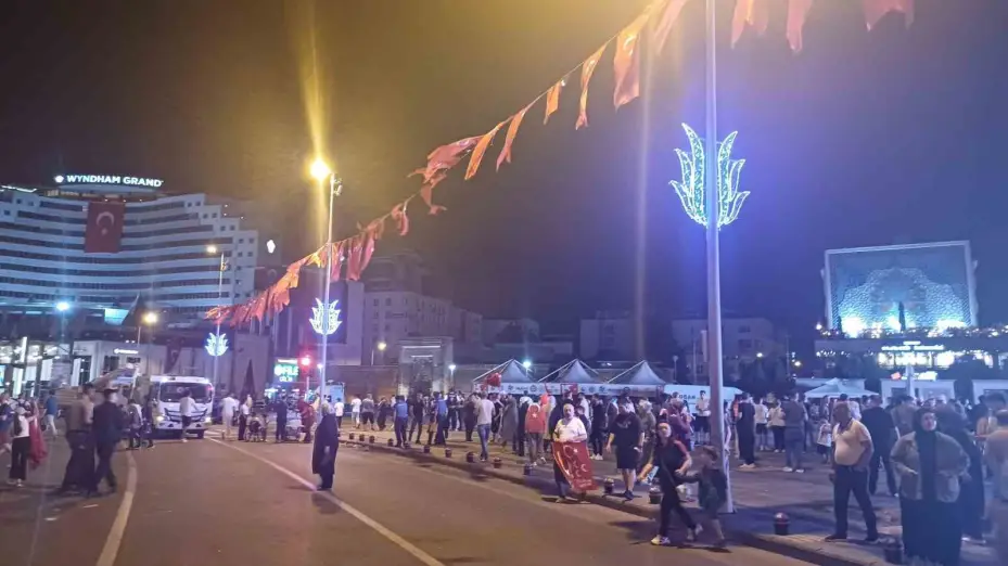 Kayseri’deki tüm camilerde 15 Temmuz’un yıl dönümünde selalar okundu