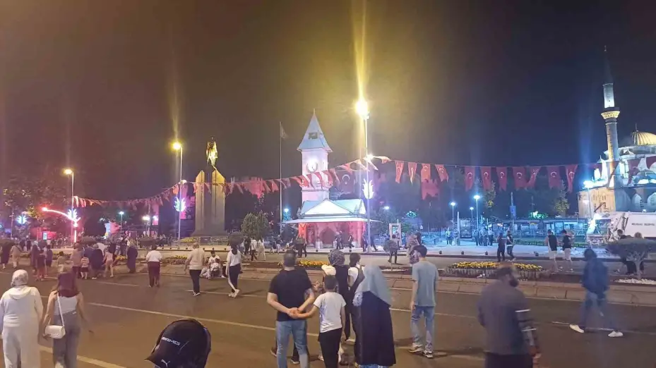 Kayseri’deki tüm camilerde 15 Temmuz’un yıl dönümünde selalar okundu