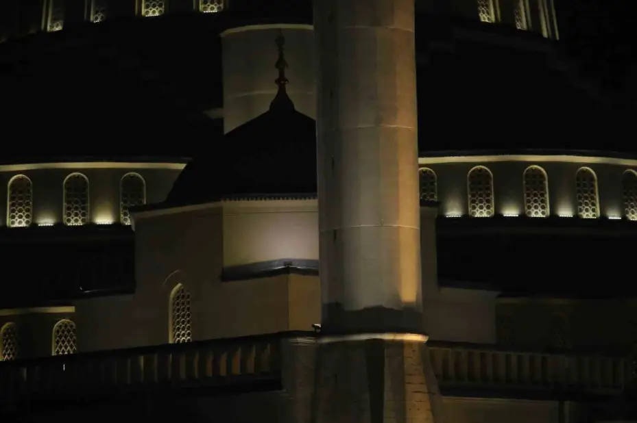 Darbe girişiminde birlik ve beraberliğin sembolü olan selayı Diyanet İşleri Başkanı Erbaş okudu