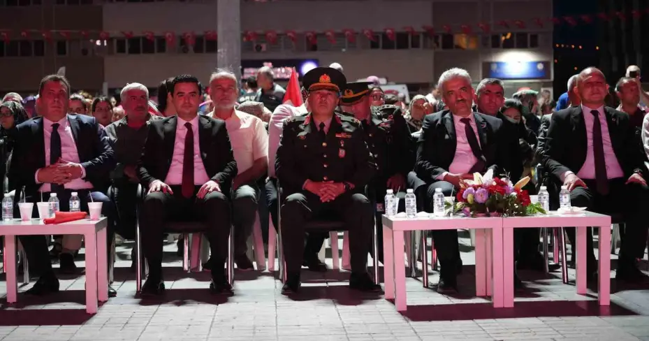 İhanetin karşısında milletin zaferi 9. yılında: Aynı ruhla yeniden meydanlar doldu