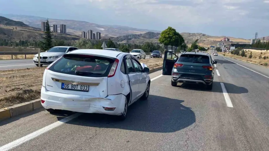 Kırıkkale’de 4 araçlı zincirleme kaza: 3 yaralı