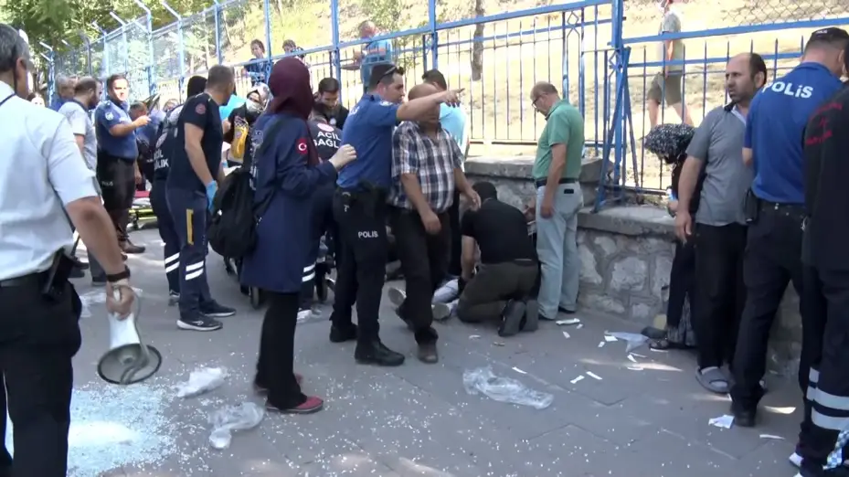 Ankara’nın Keçiören ilçesinde bir EGO otobüsü kaza yaptı. Kazada çok sayıda yaralı olduğu belirtildi.