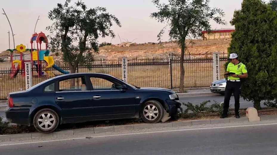 Karaman’da kontrolden çıkan otomobil refüje çıktı: 1 yaralı
