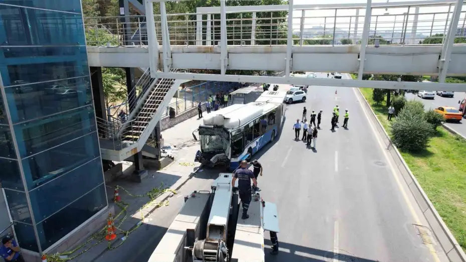 Ankara’da otobüs kazasının ardından trafik normale döndü