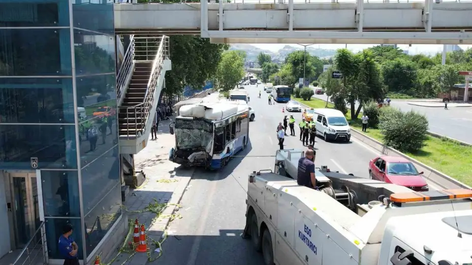 Ankara’da otobüs kazasının ardından trafik normale döndü