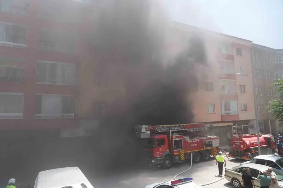 Niğde’de iş yeri deposunda yangın