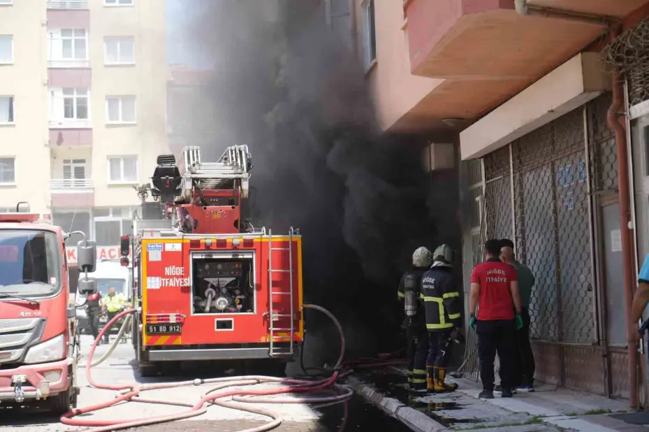 Niğde’de iş yeri deposunda yangın
