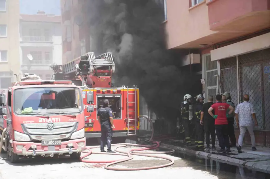 Niğde’de iş yeri deposunda yangın