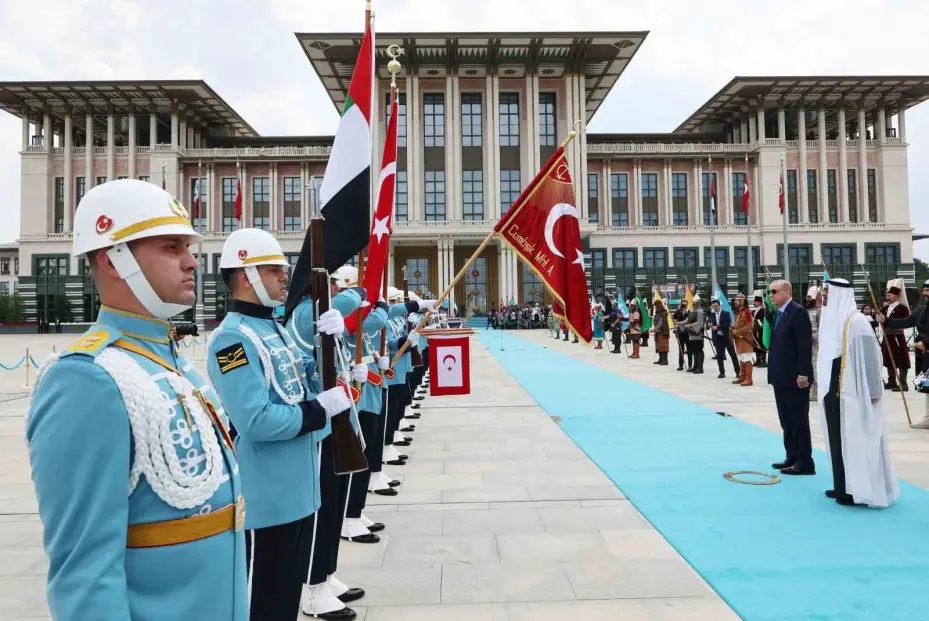 Cumhurbaşkanı Erdoğan, BAE Devlet Başkanı Al Nahyan’ı törenle karşıladı
