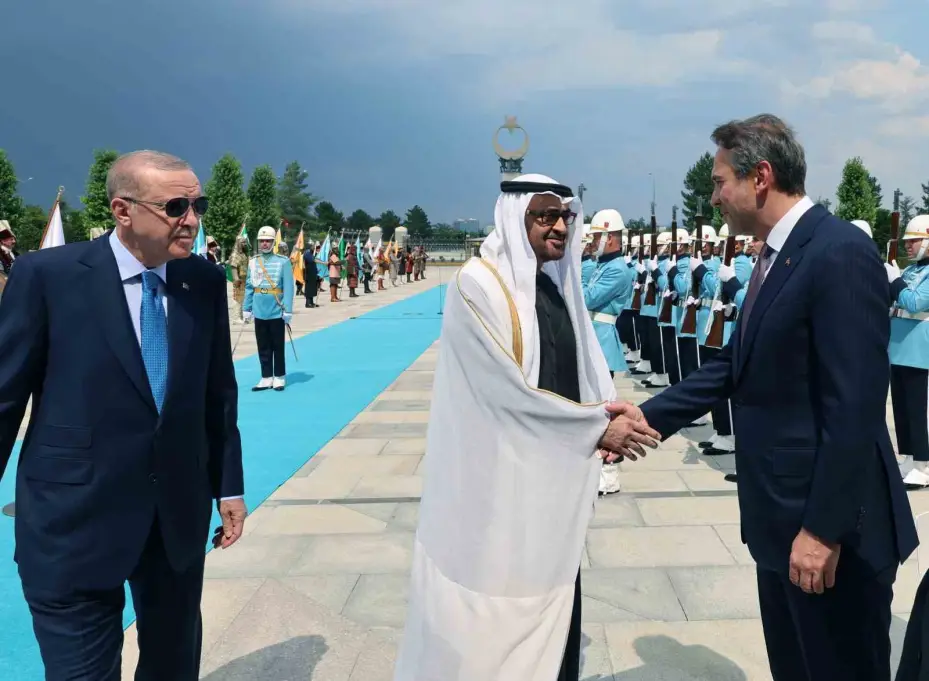 Cumhurbaşkanı Erdoğan, BAE Devlet Başkanı Al Nahyan’ı törenle karşıladı