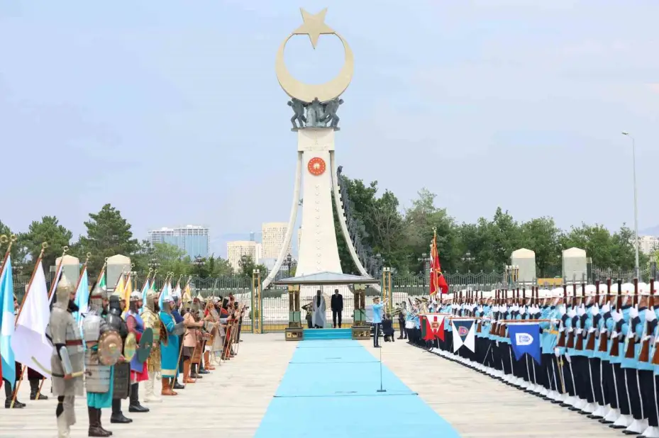 Cumhurbaşkanı Erdoğan, BAE Devlet Başkanı Al Nahyan’ı törenle karşıladı