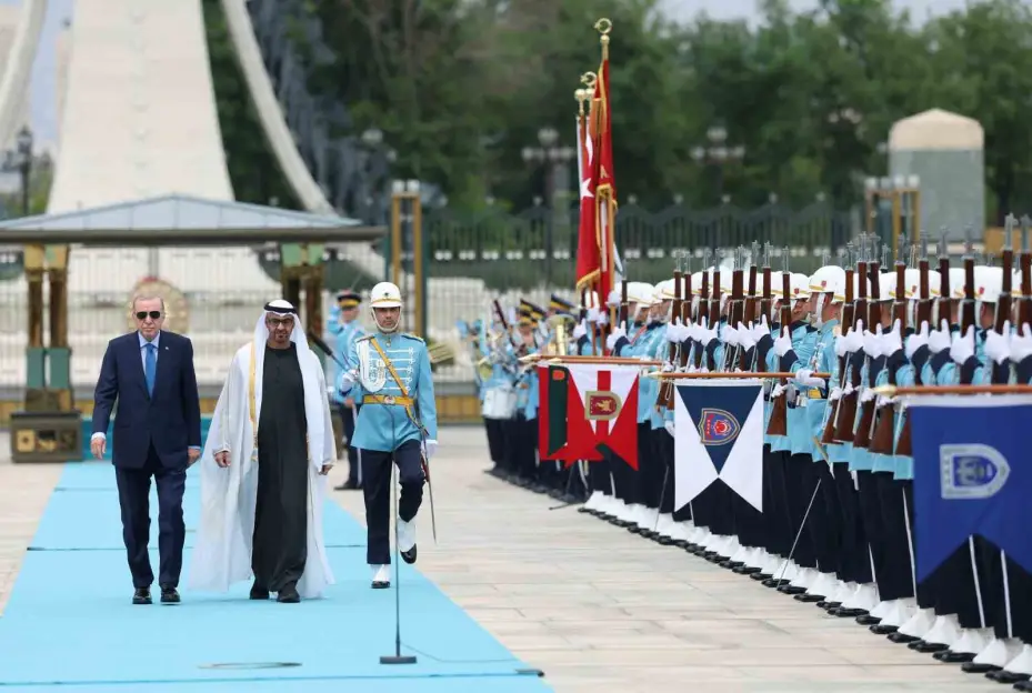 Cumhurbaşkanı Erdoğan, BAE Devlet Başkanı Al Nahyan’ı törenle karşıladı