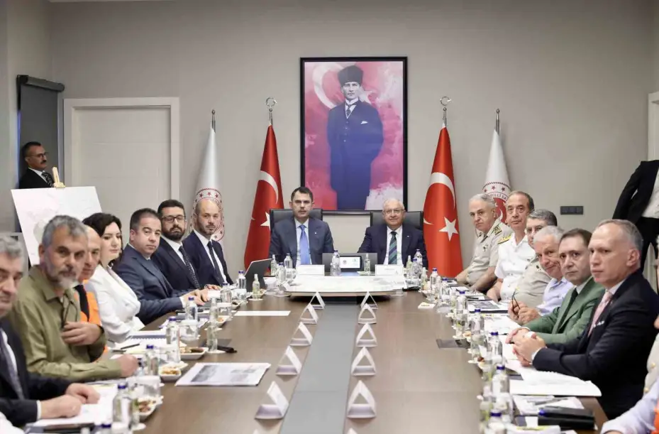 Bakan Kurum ve Bakan Güler’den Ay Yıldız Yerleşkesi’nde inceleme
