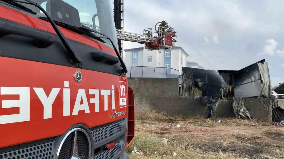 Aksaray’da yapı malzeme deposunda yangın paniği