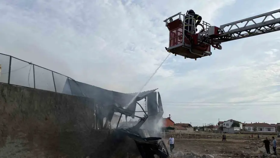 Aksaray’da yapı malzeme deposunda yangın paniği