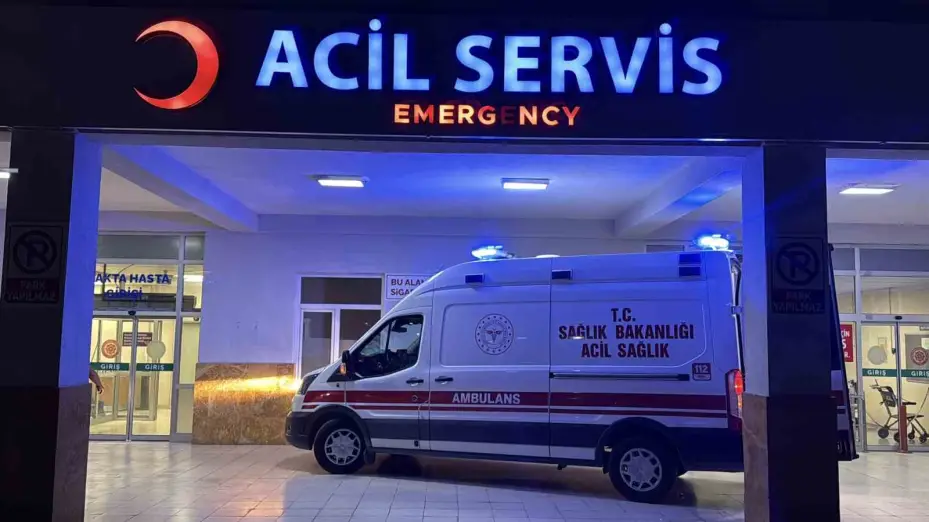 Eski Bitlis Valisi Karaömeroğlu, Sivas’ta trafik kazası geçirdi