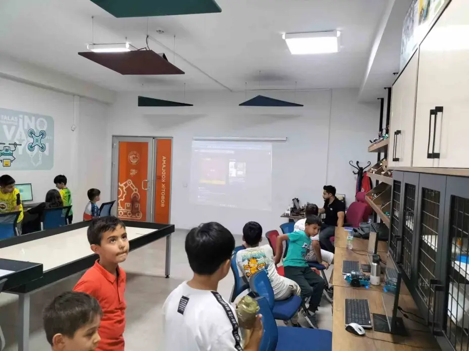 Talas Belediyesi’nden geleceğin teknoloji yıldızlarına yaz desteği