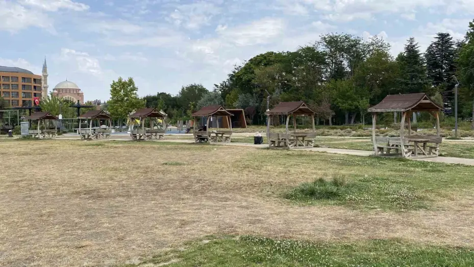 Küçük kıza akran zorbalığı yapan 3 şüpheli mahkemeye çıkmadan tahliye oldu