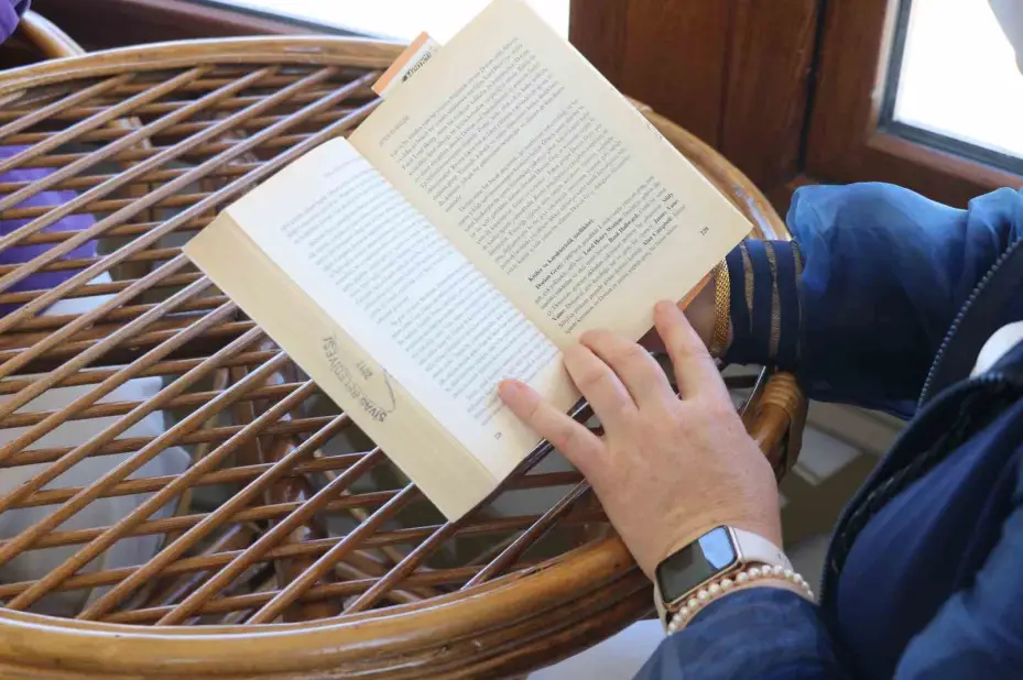 Sivas’ta kadınlar kadın programları izlemek yerine kitap okuyor