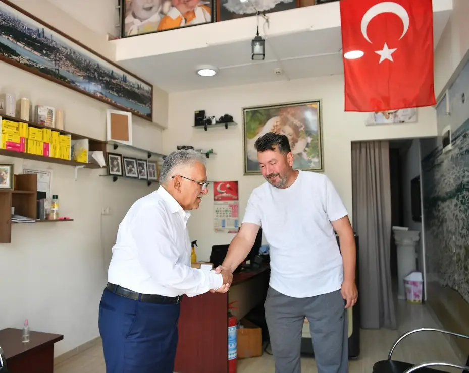Başkan Büyükkılıç, Talas esnafını gezdi