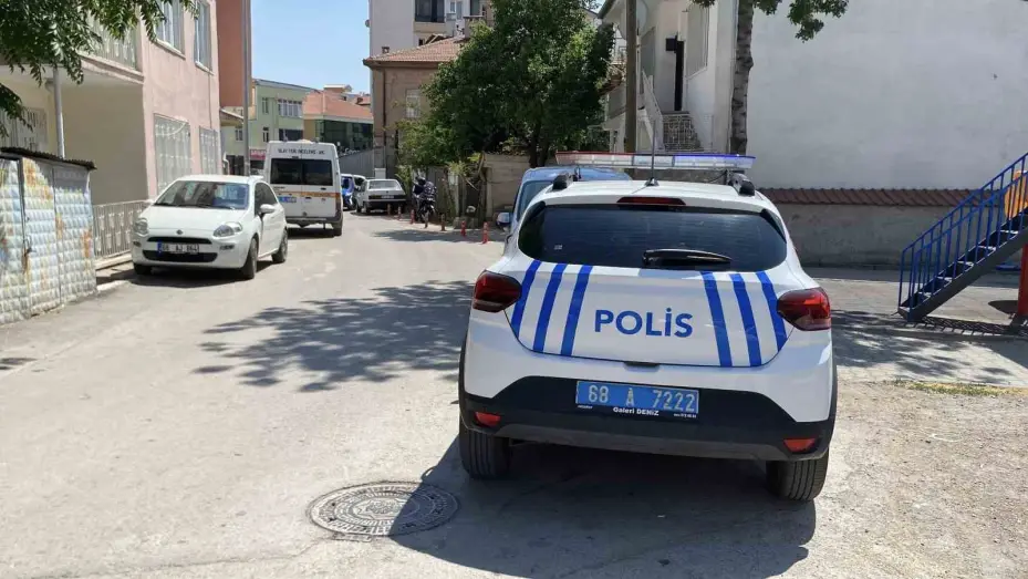 Balkondan düşen down sendromlu küçük çocuk ağır yaralandı
