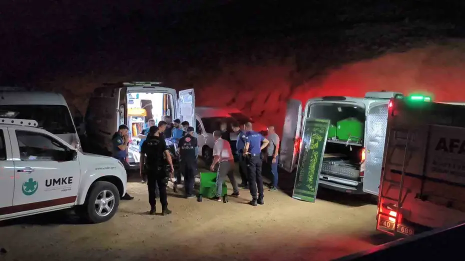 Serinlemek için girdiği gölette hayatını kaybetti