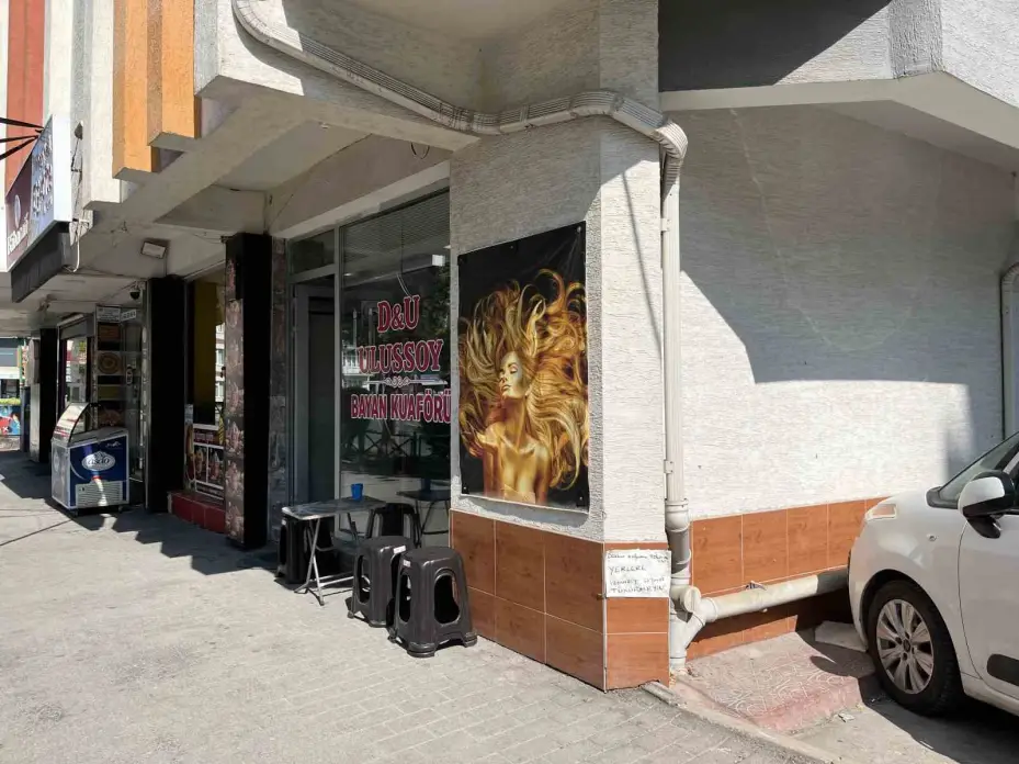 Dükkanının önüne astığı uyarı yazısı ile istediği sonucu aldı