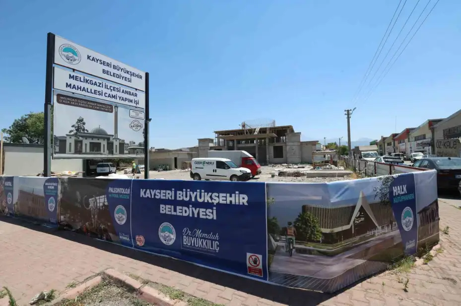 Başkan Büyükkılıç, belediye-hayırsever iş birliği örneği Muhittin Birdal Camii çalışmalarını inceledi