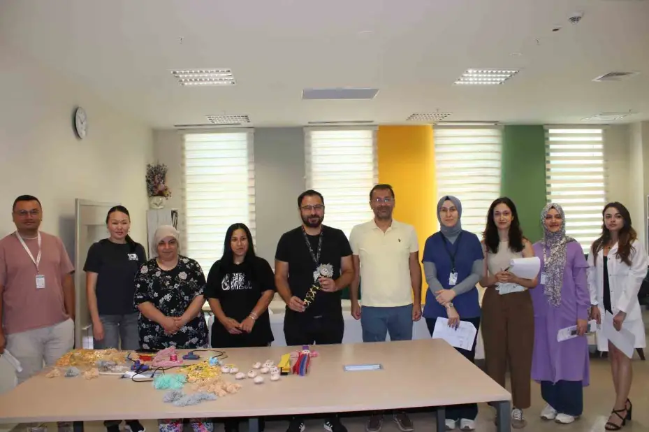 Hasta yakını kadınlar el işleri ile moral buluyor