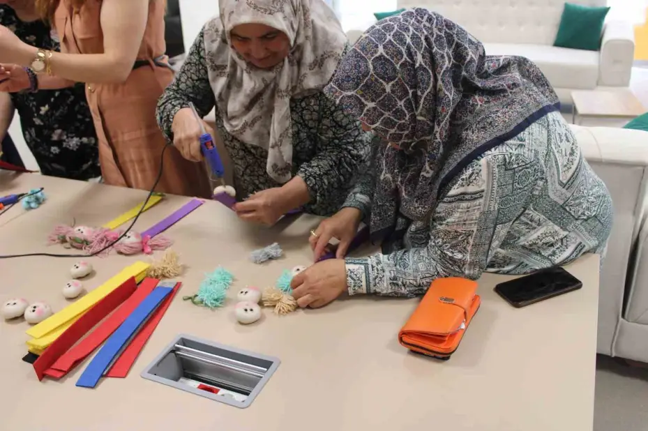 Hasta yakını kadınlar el işleri ile moral buluyor