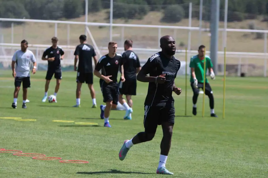 İsmet Taşdemir: "3 oyuncuyu kadromuza kattık, 3 oyuncu daha transfer etmeyi düşünüyoruz"