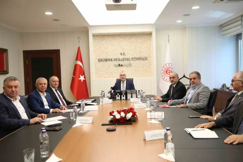 KÇP görüşmelerinde ilk 6 ay için yüzde 24, diğer 6 aylık dönemler için de enflasyon üzerinden zam teklifi