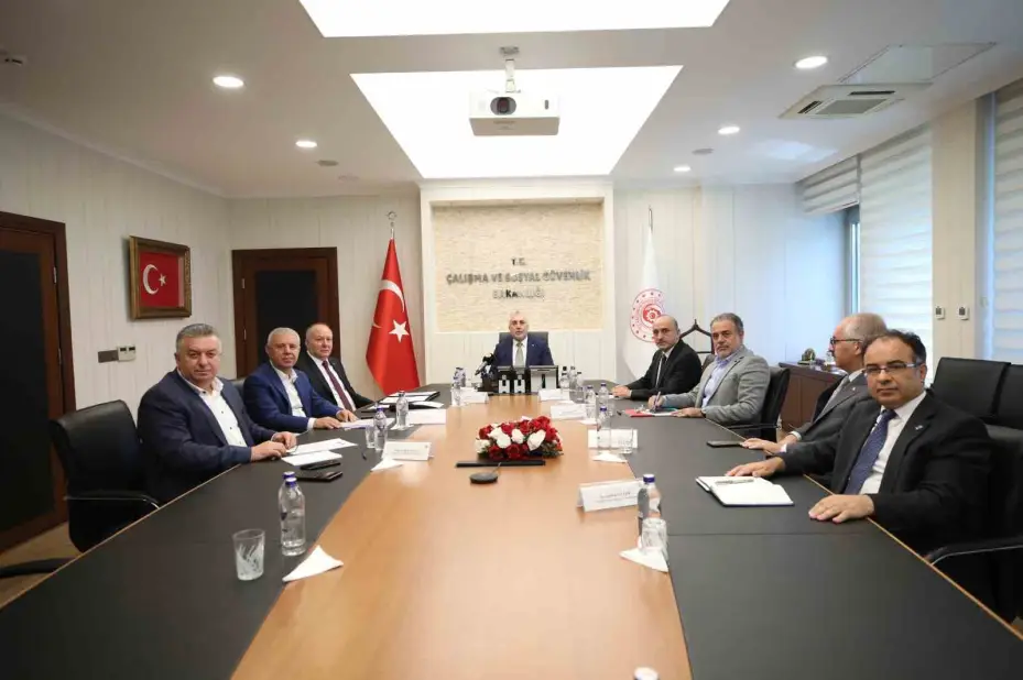 Bakan Işıkhan: "İşçilerimize birinci altı ay için yüzde 24, ikinci, üçüncü ve dördüncü altı aylar için gerçekleşen enflasyon oranını teklif ediyoruz"