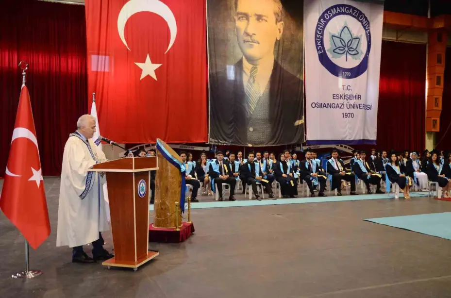 ESOGÜ Diş Hekimliği Fakültesi 2025 mezunlarını verdi
