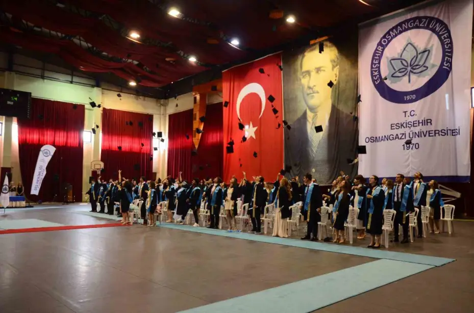 ESOGÜ Diş Hekimliği Fakültesi 2025 mezunlarını verdi