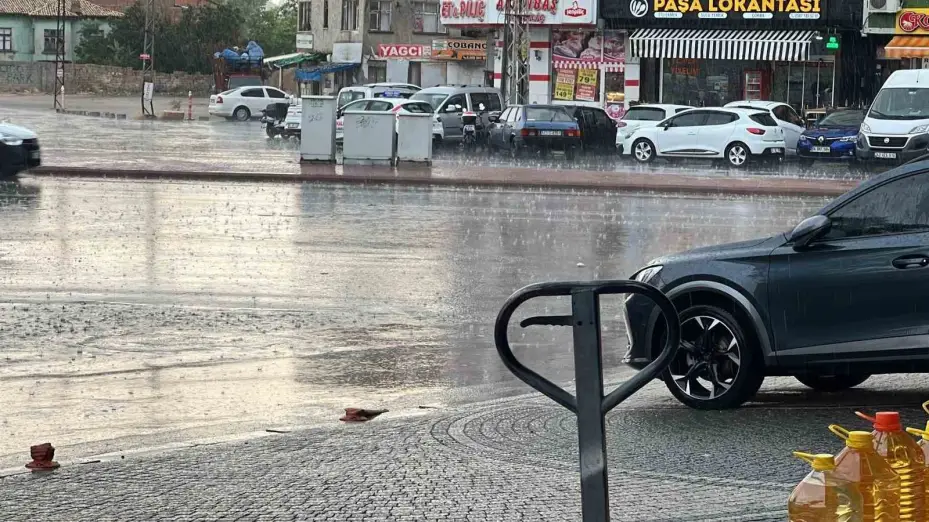 Konya’da yağmur bastırdı, sücürüler zor anlar yaşadı