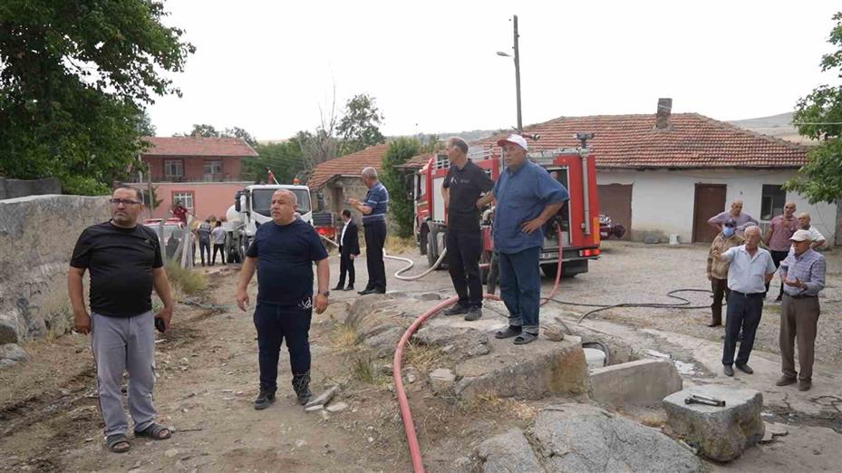 Faciadan dönüldü: Ekiplerin zamanında müdahalesi köyü yanmaktan kurtardı