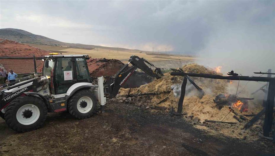 Faciadan dönüldü: Ekiplerin zamanında müdahalesi köyü yanmaktan kurtardı