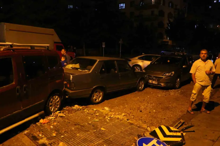Ankara’da araçlar sel sularına kapıldı, hasarlı otomobiller havadan görüntülendi