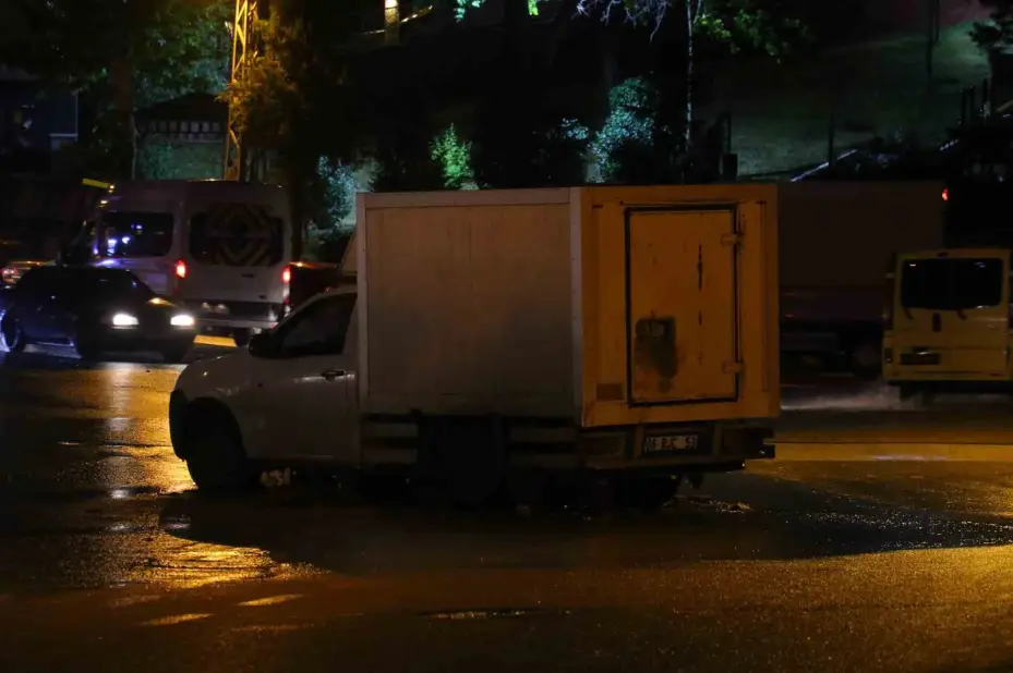 Ankara’da araçlar sel sularına kapıldı, hasarlı otomobiller havadan görüntülendi