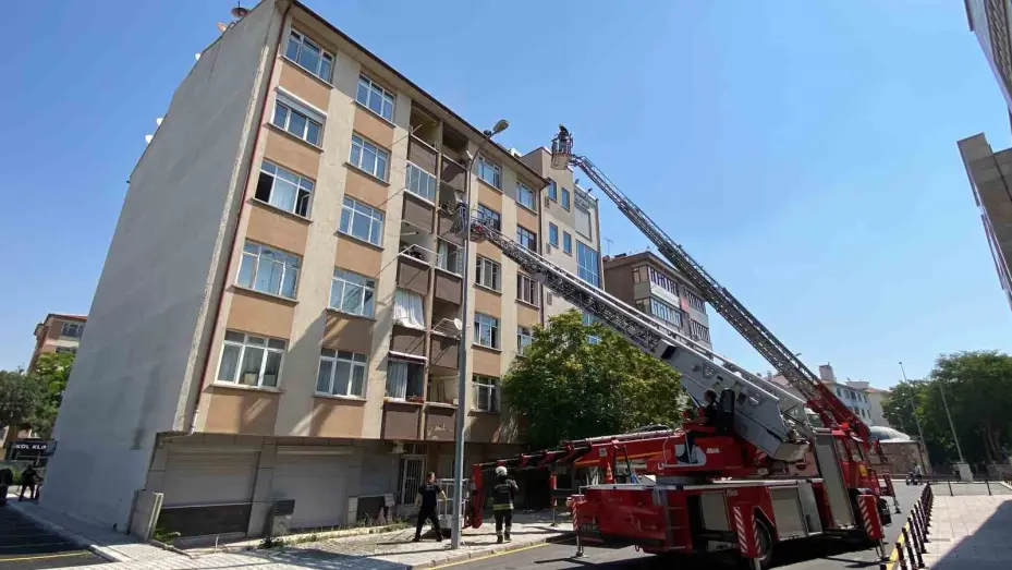 Konya’da apartmanda yangın paniği: 5 kişi dumandan etkilendi