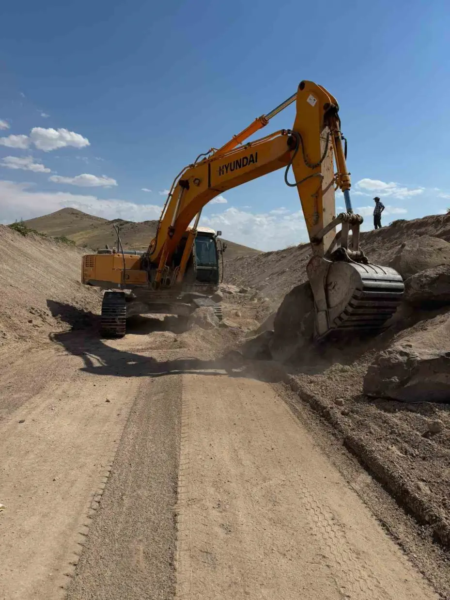 Erciyes Dağı taşkın ve kuşaklama kanalı projesi hızla devam ediyor