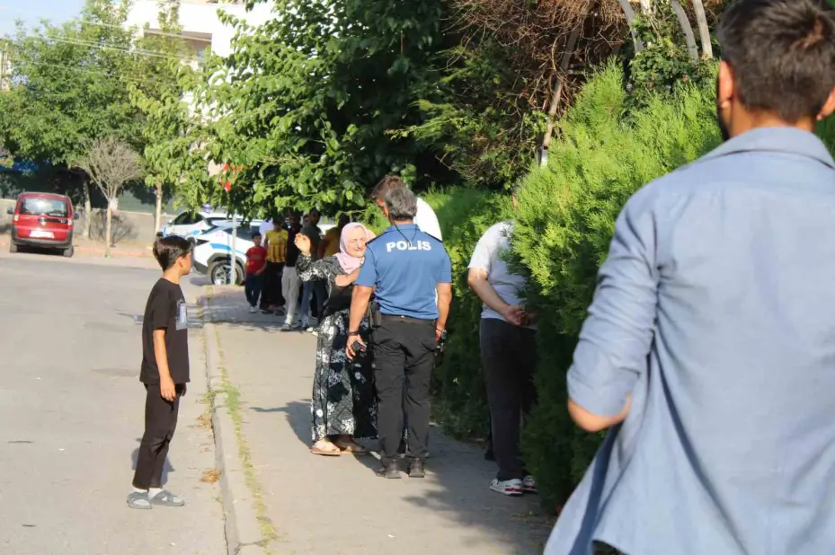 Husumetlisini namaz kılarken boğazını keserek öldürdü