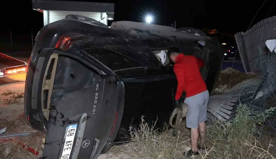 Alkollü sürücünün otomobili gurbetçi ailenin aracına çarpıp takla attı: 3 yaralı