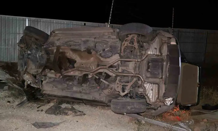 Alkollü sürücünün otomobili gurbetçi ailenin aracına çarpıp takla attı: 3 yaralı
